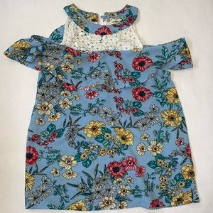 🌸Cold shoulder top